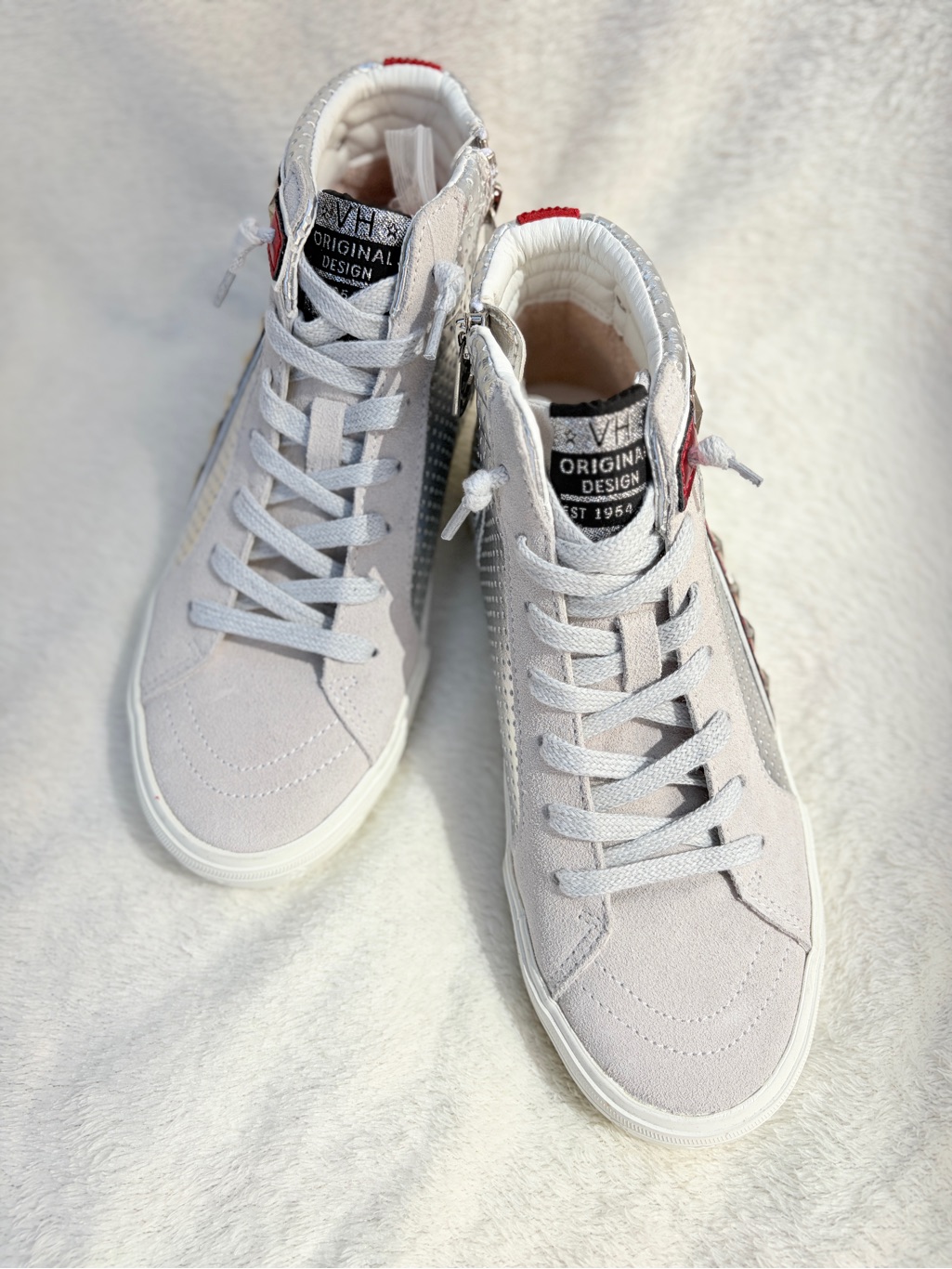 Vintage Havana Bailey High-Top Sneakers With Red Accent - Size 8